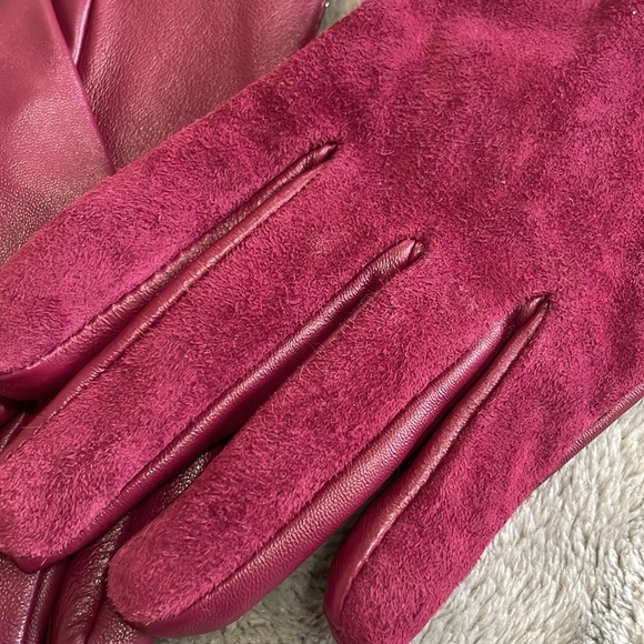 Leather and Suede Burgundy Hand Gloves With Tassels - Picture 2 of 7